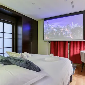Montaigne Executive شقة